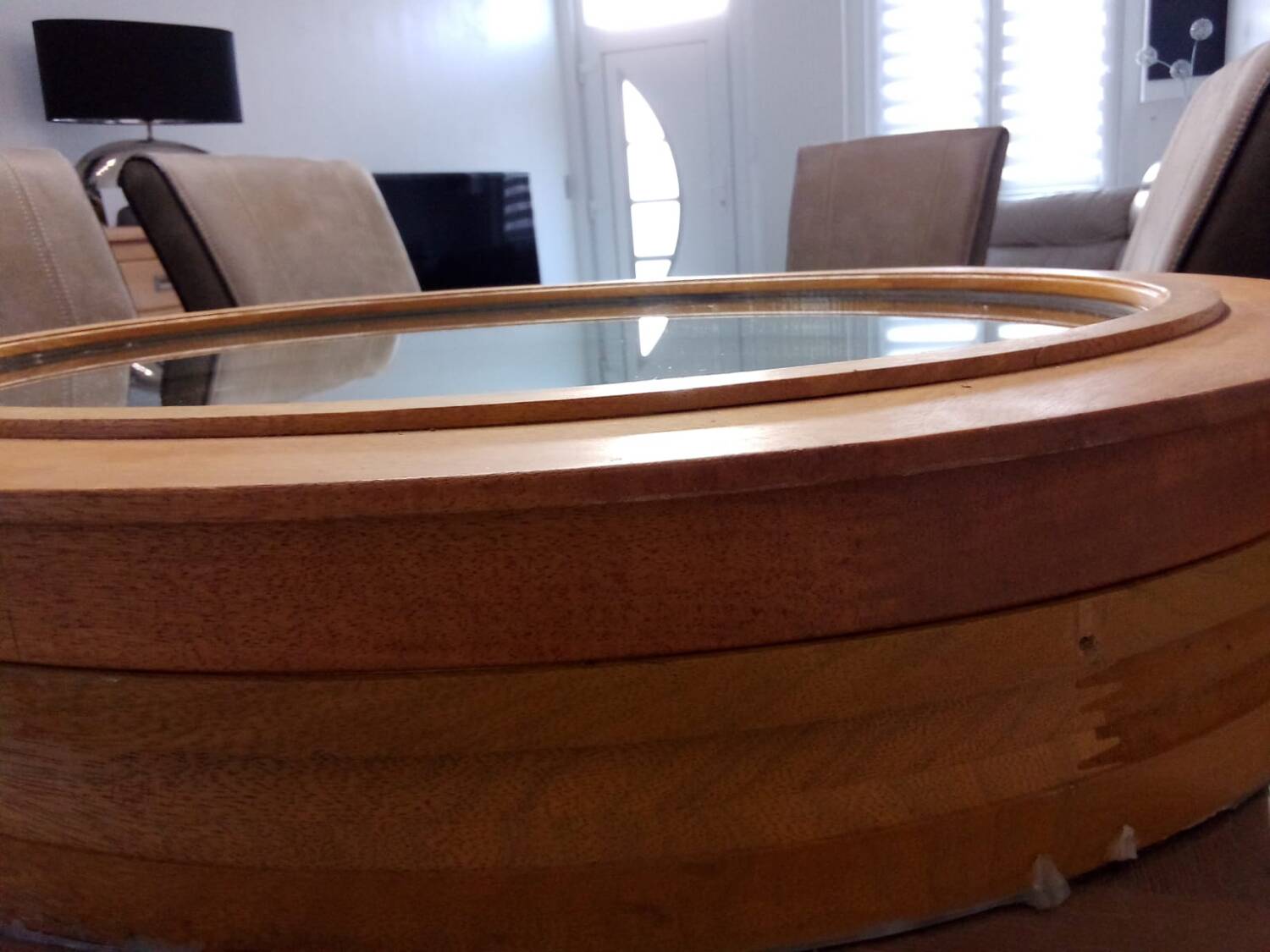 Oval porthole window