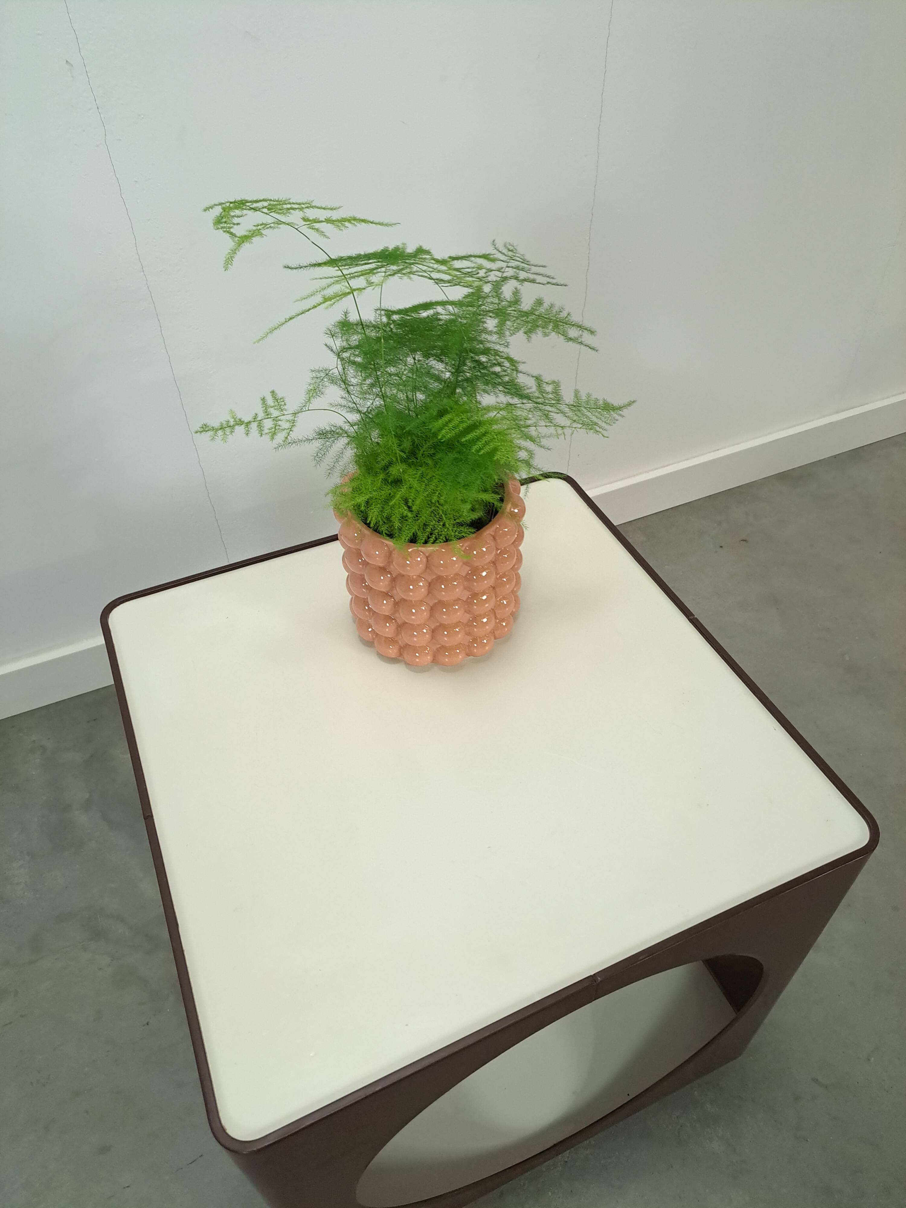 Kubus space age bruine kunststof tafel