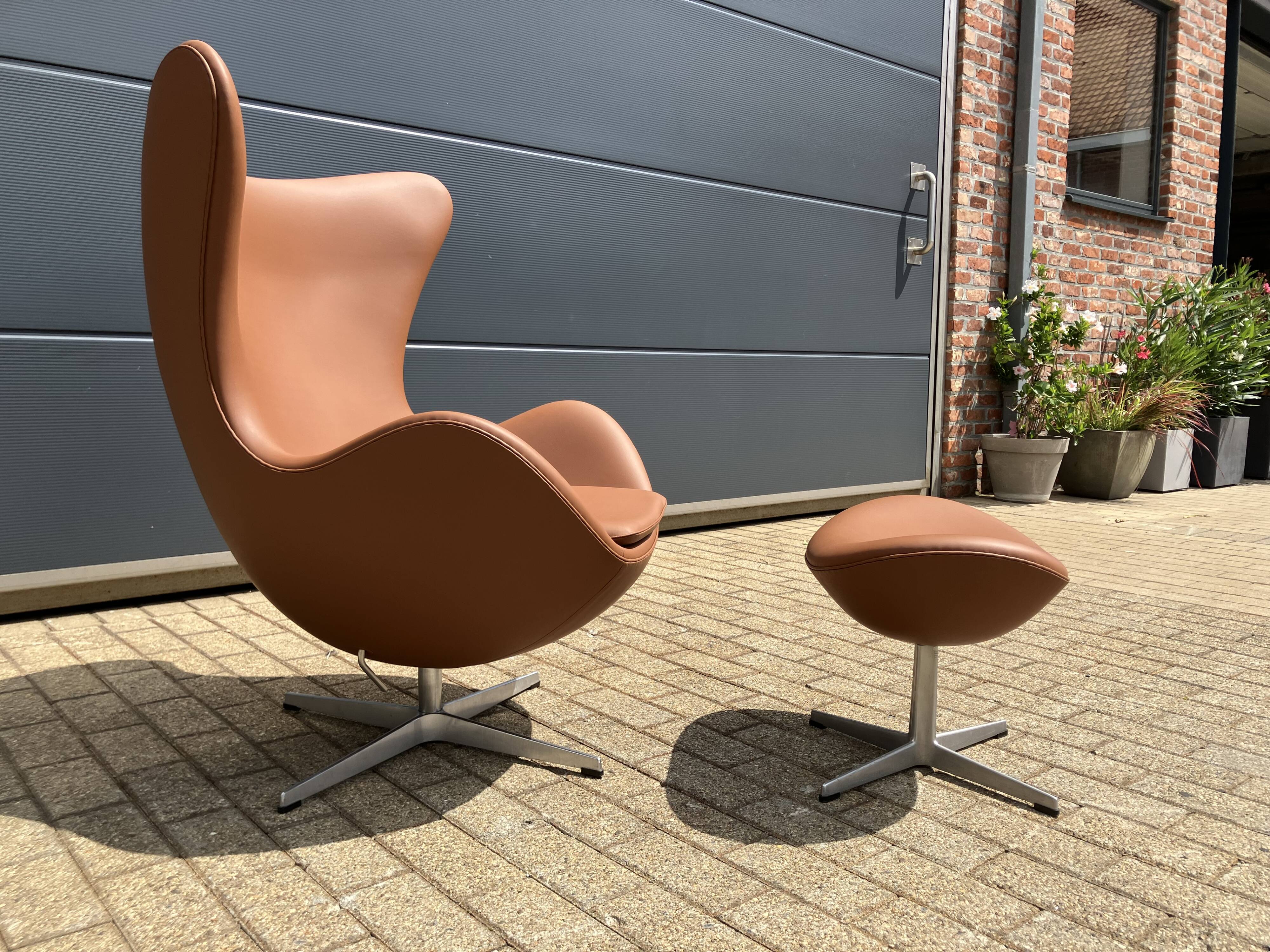 Fritz Hansen Egg Chair in Cognac leather + Ottoman!