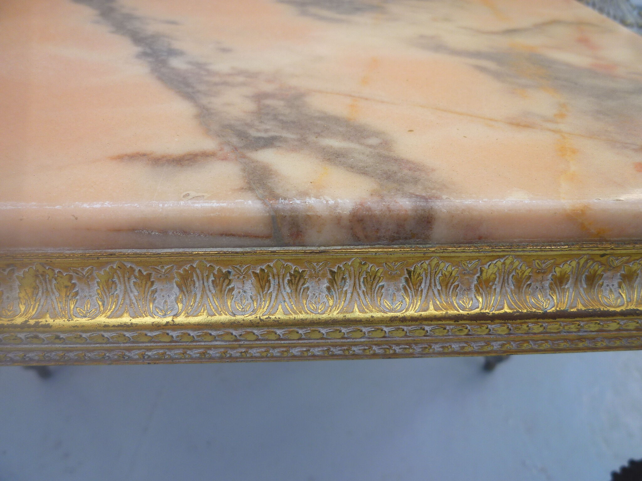 3 pull-out tables in brass and marble