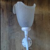 Enamelled metal wall lamp white tulip glass paste