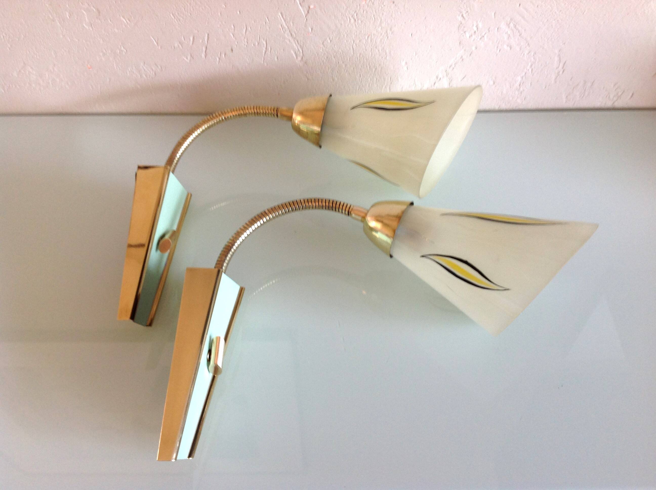 Paire d'appliques  en laiton et verre cornet / vintage années 50-60
