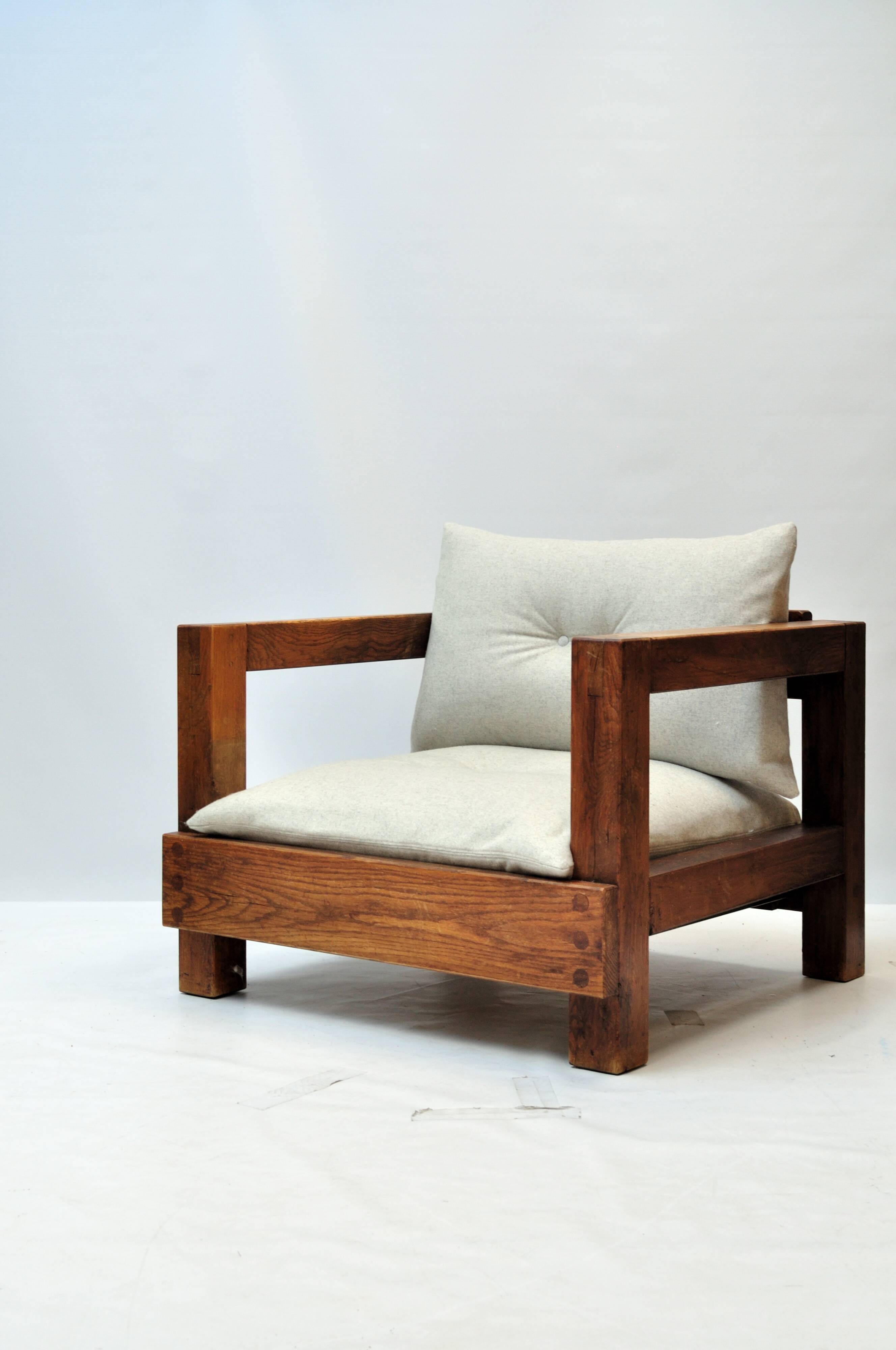 Fauteuil en chêne massif — reconstruit en 100 % laine vierge