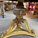 Round pedestal table