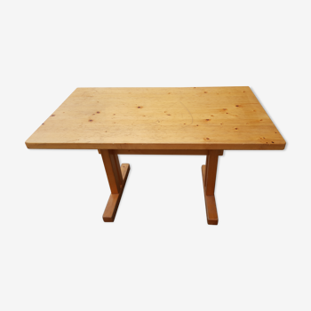 Table en pin Charlotte Perriand