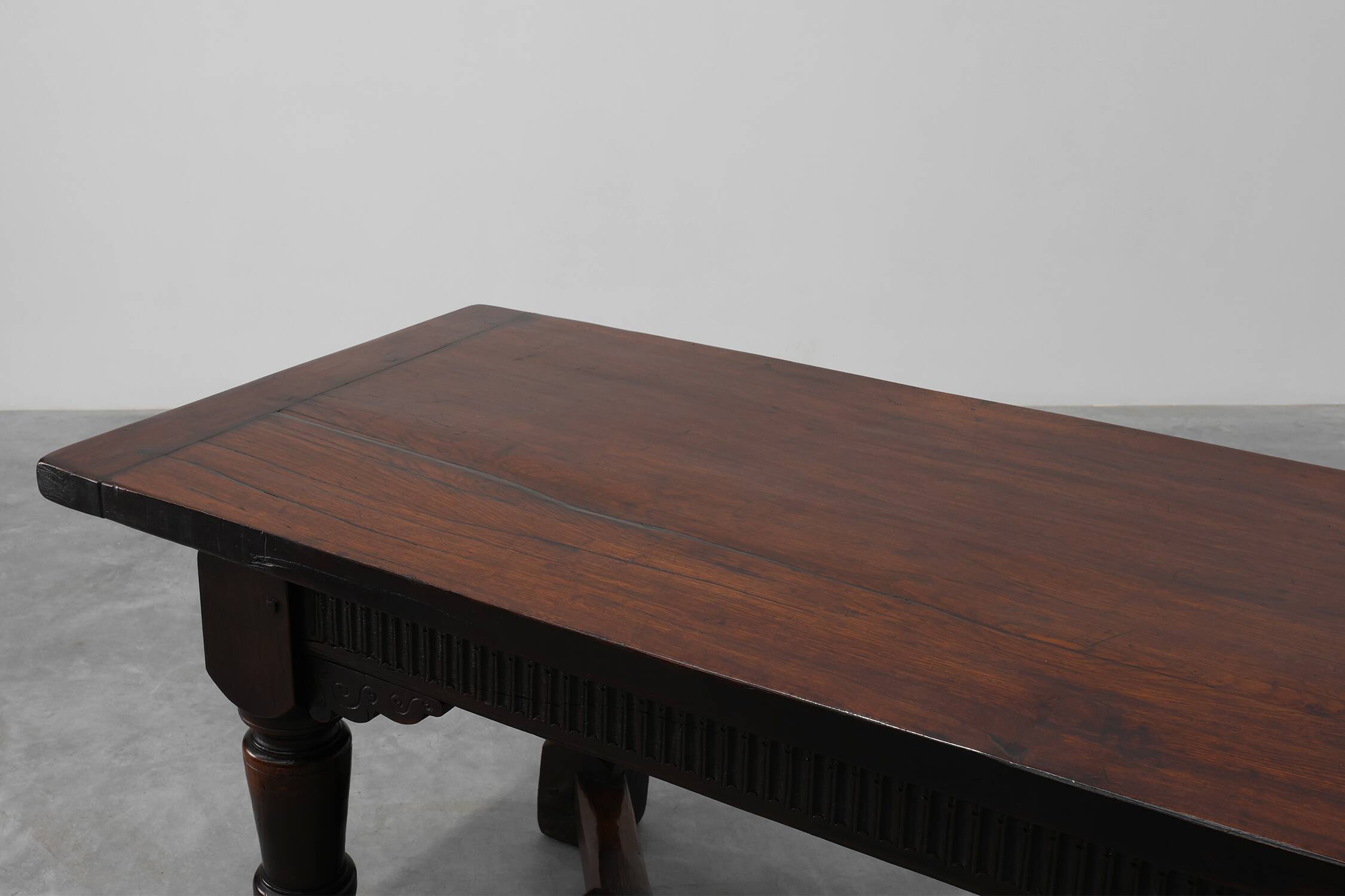 17th-Century Belgian full dark Oak Dining Table