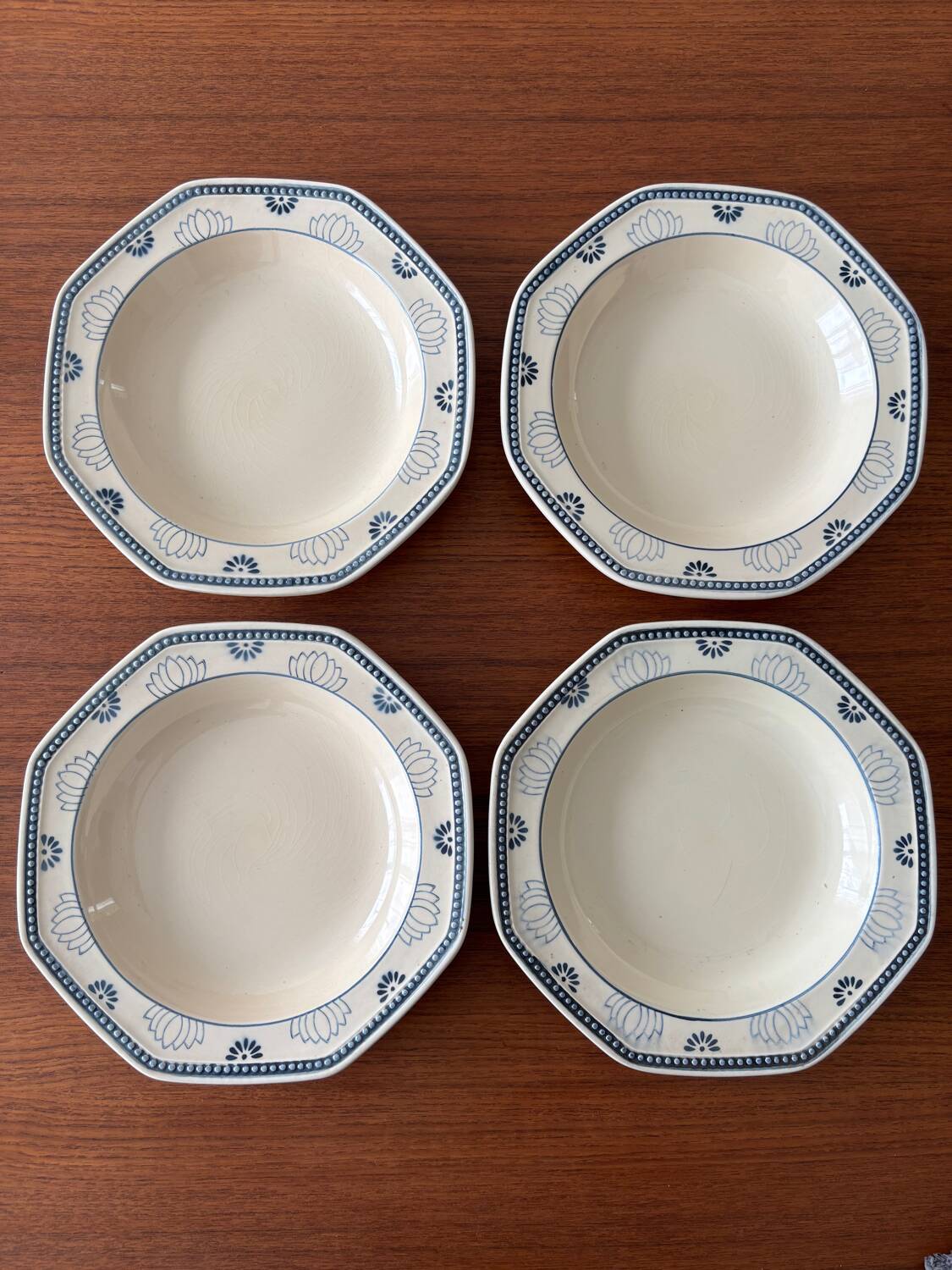 Lot de 4 assiette creuses Longchamp octogonal motif lotus