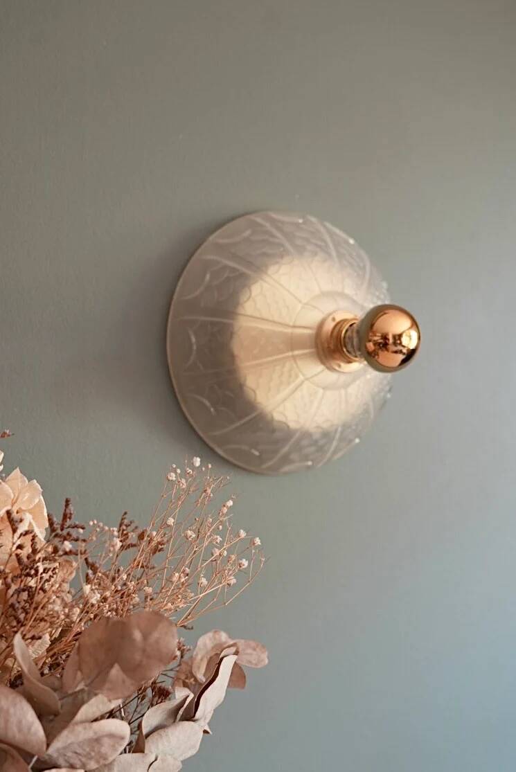 Applique murale globe Art déco écailles