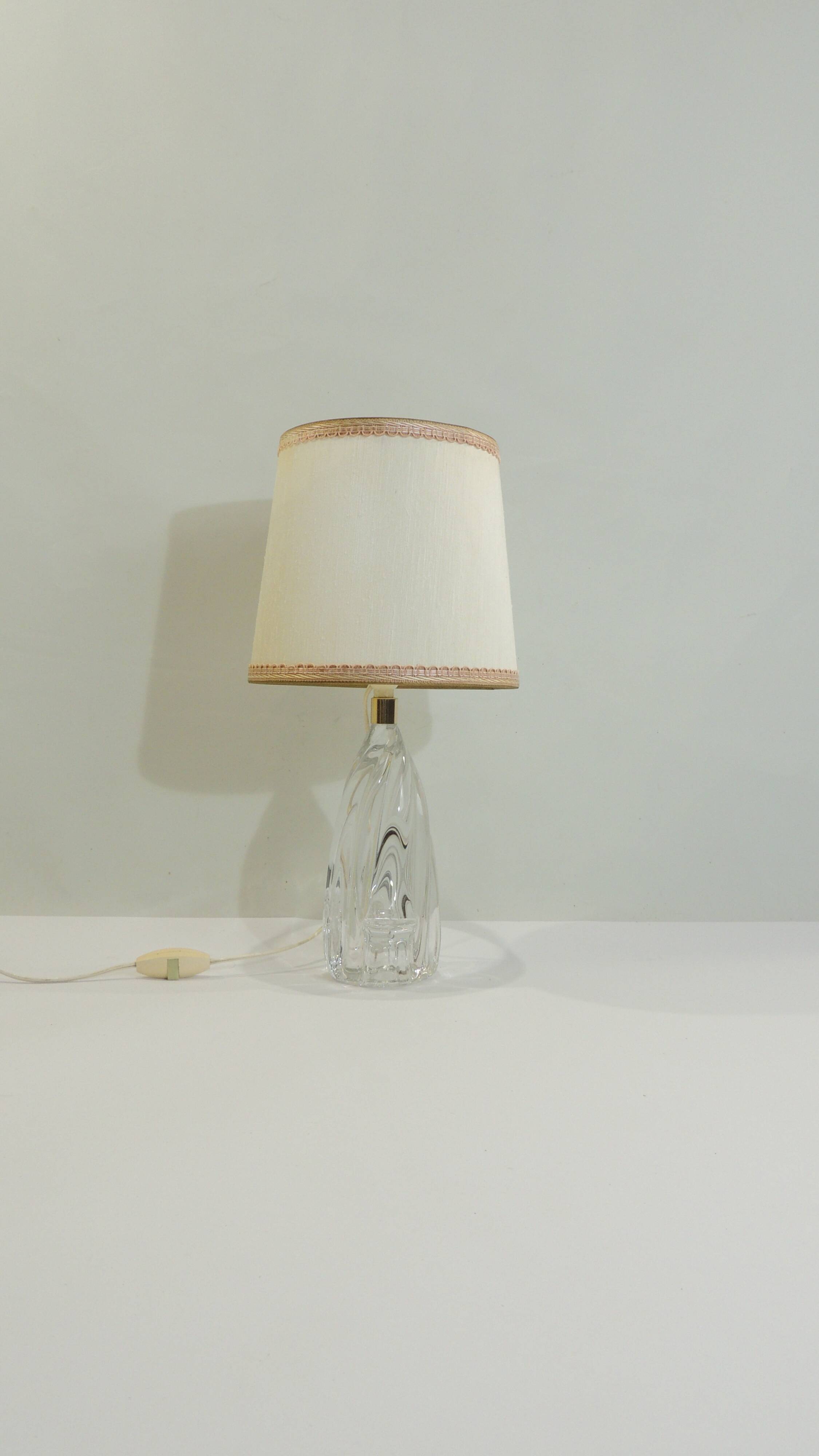 Vintage crystal lamp from the 70s – sculpted base – small table lamp