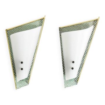 Paire de magnifiques panneaux muraux en métal perforé vert menthe de style Mid-Century Modern.