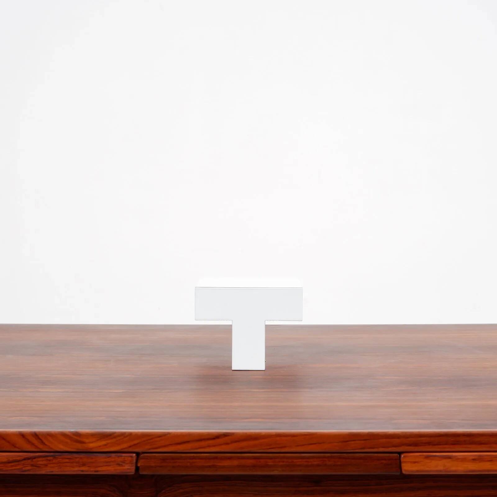 “Tight light” wall lamps by Piero Lissoni for Flos