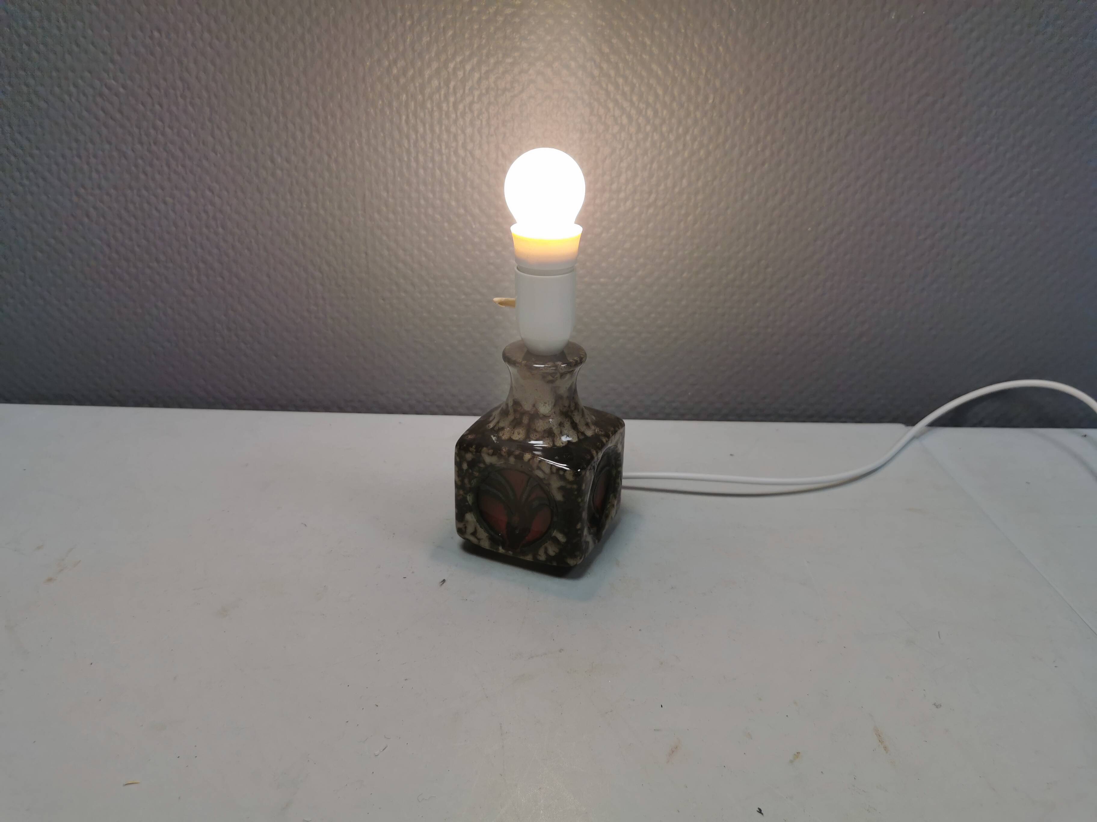 Small delicious ceramic table lamp, Danish and estimated from the 1970s.