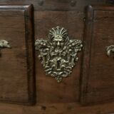 Provincial chest of drawers in solid walnut xviii century