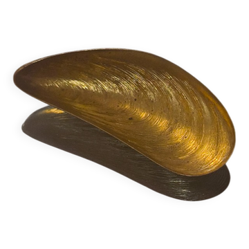 Small shell salt shaker