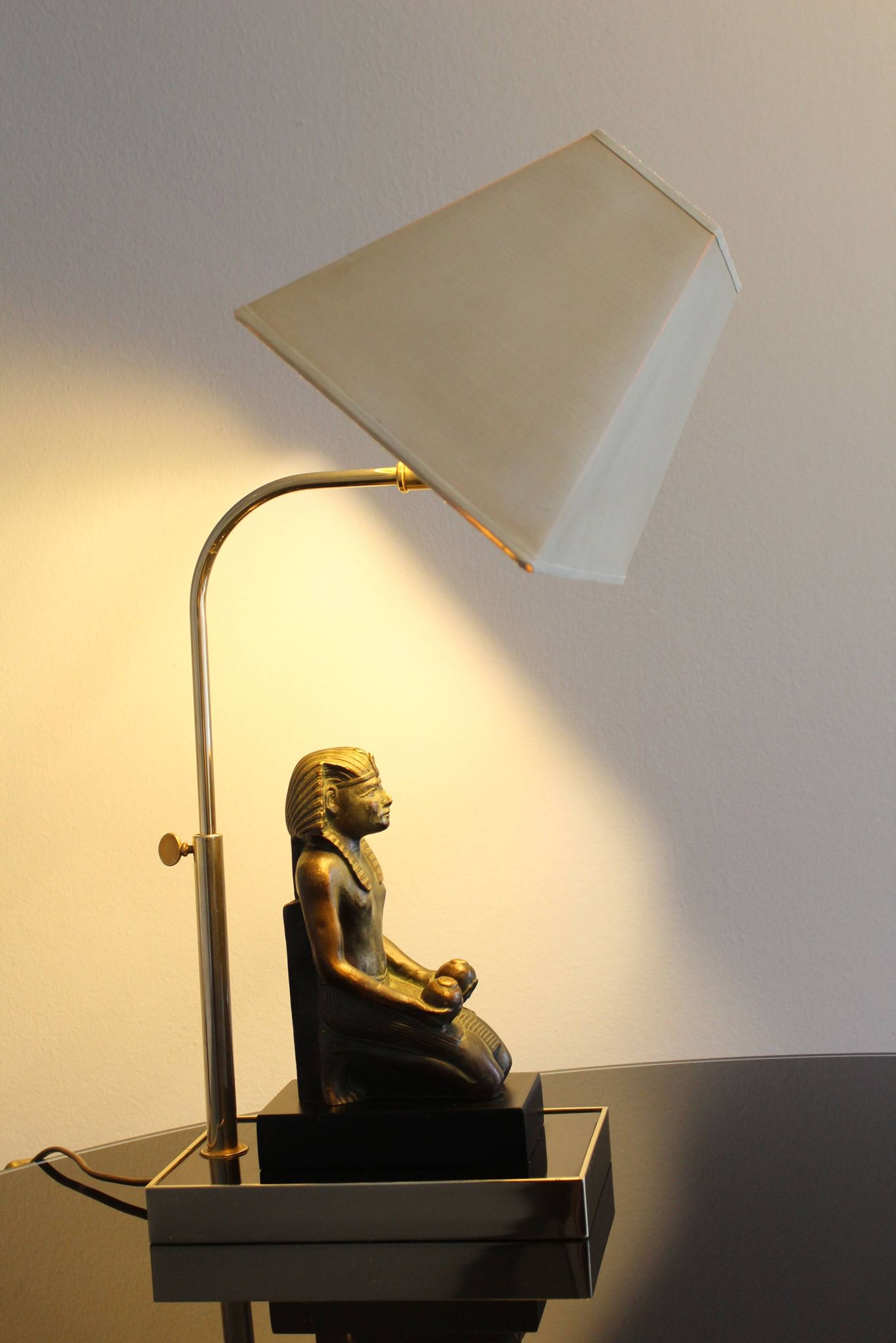 Lampe de table Hollywood Regency décor Pharaon, années 1070