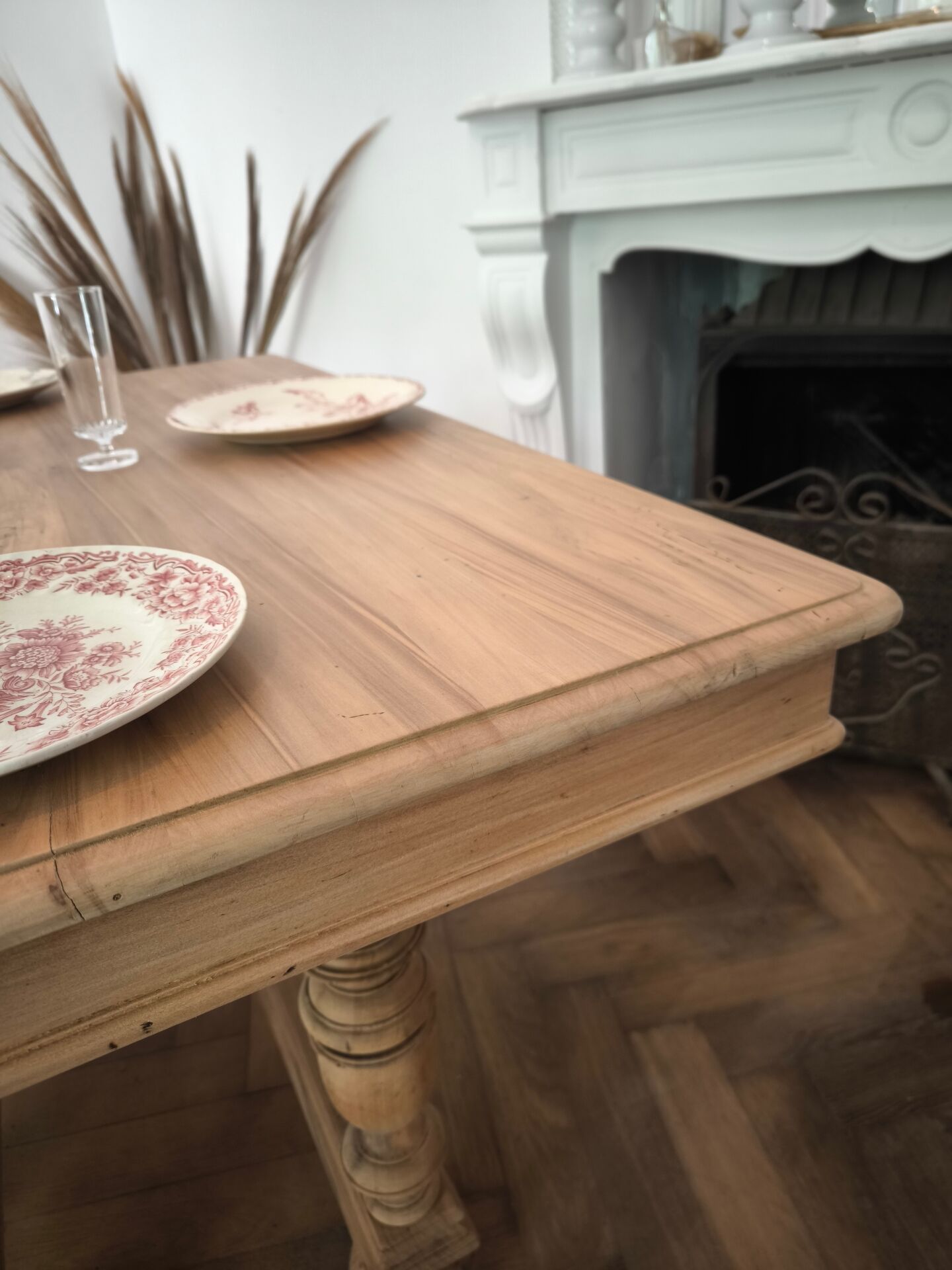 Henri II mid-table in solid walnut – Custom finish