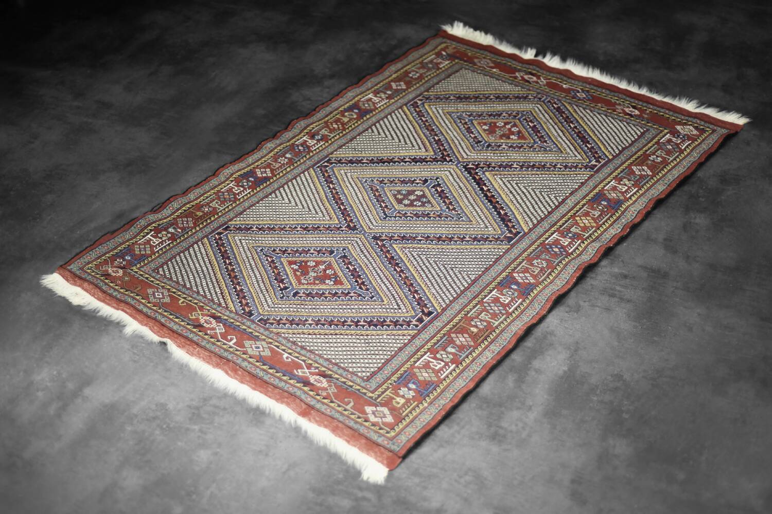 Vintage Hand-Woven Oriental Shiraz Rug, 1960s