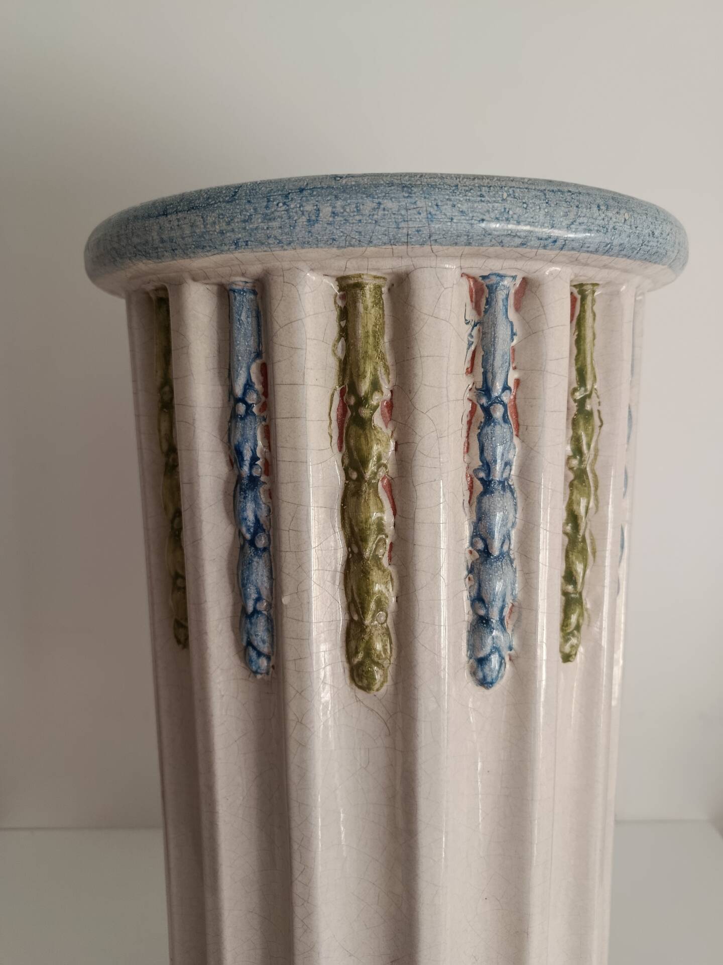 Art Deco column in ceramic