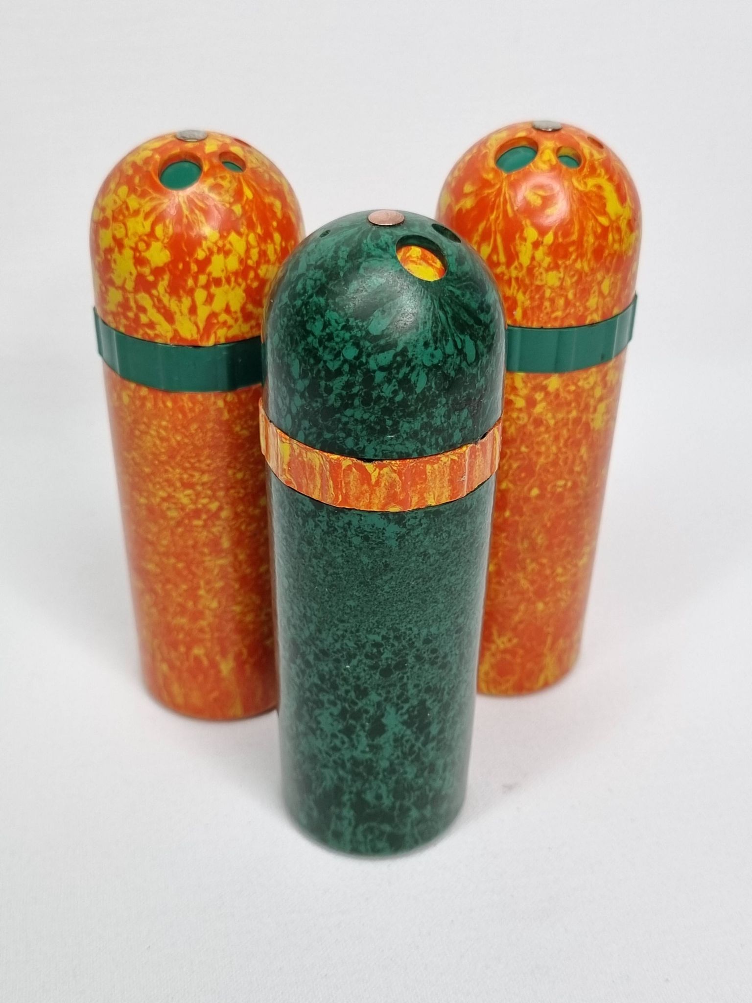 Set of three vintage Bakelite salt shakers, BEF British Made, 12.5 cm