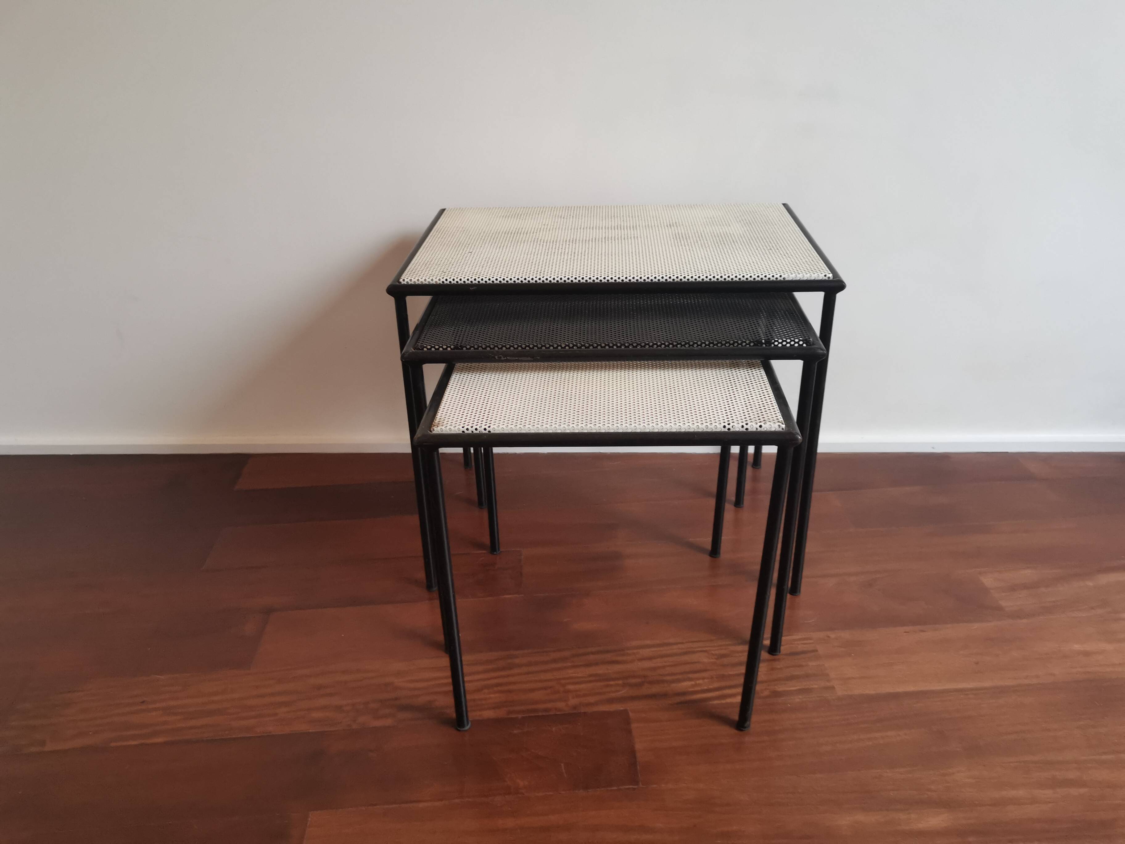 3 ARTIMETA metal nesting tables