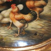 Panneau médaillon peint et vernis décor poules, coqs signé G.Roy