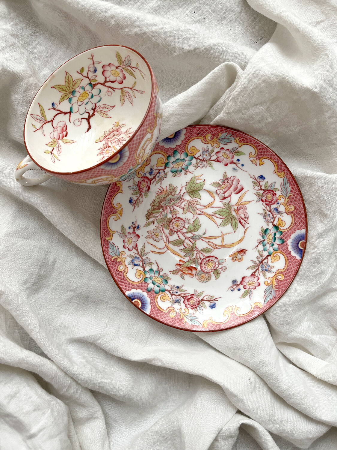 Fine earthenware coffee cup Minton pink Sarreguemines decor