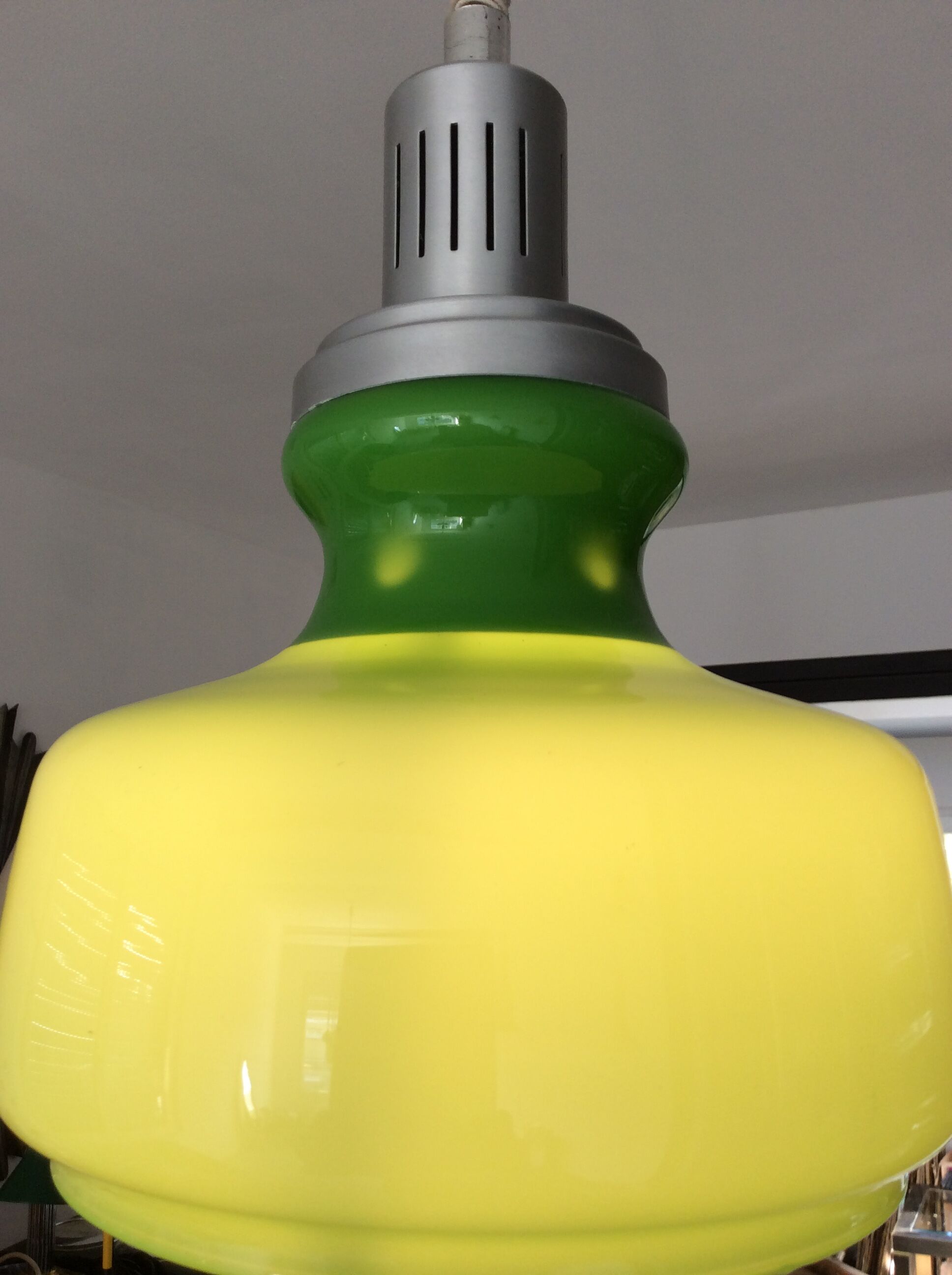 Suspension rises and falls in opaline of the 70s