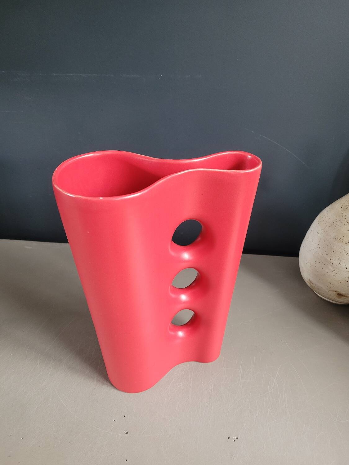 Vase en céramique rouge mat, 1960