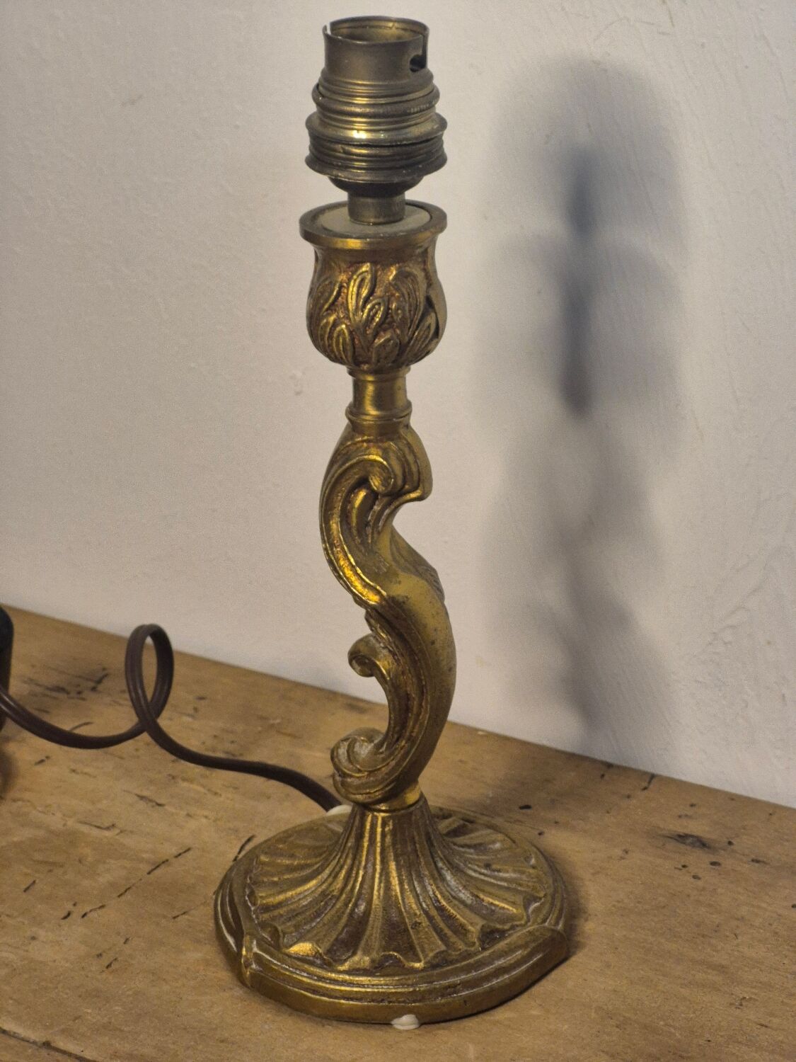 Lamp base