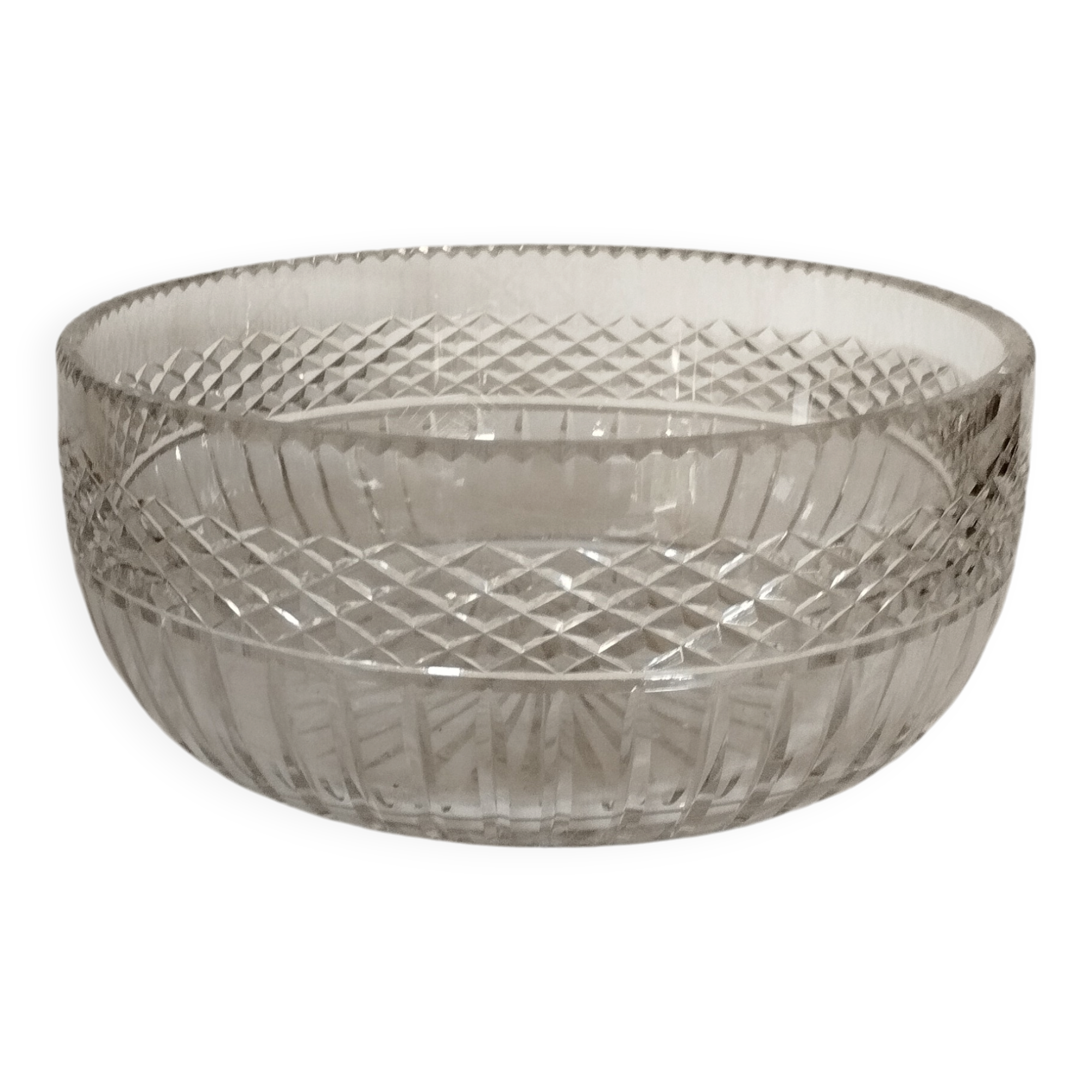 Round crystal bowl from Saint-Louis