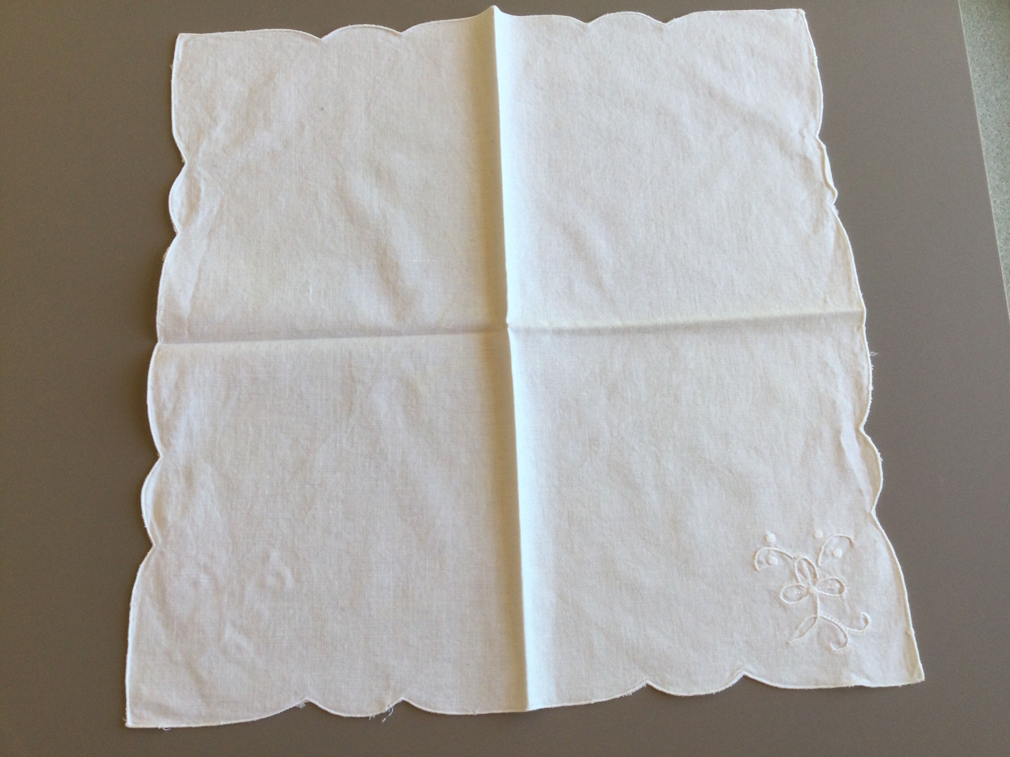 Batch of 10 solid white napkins