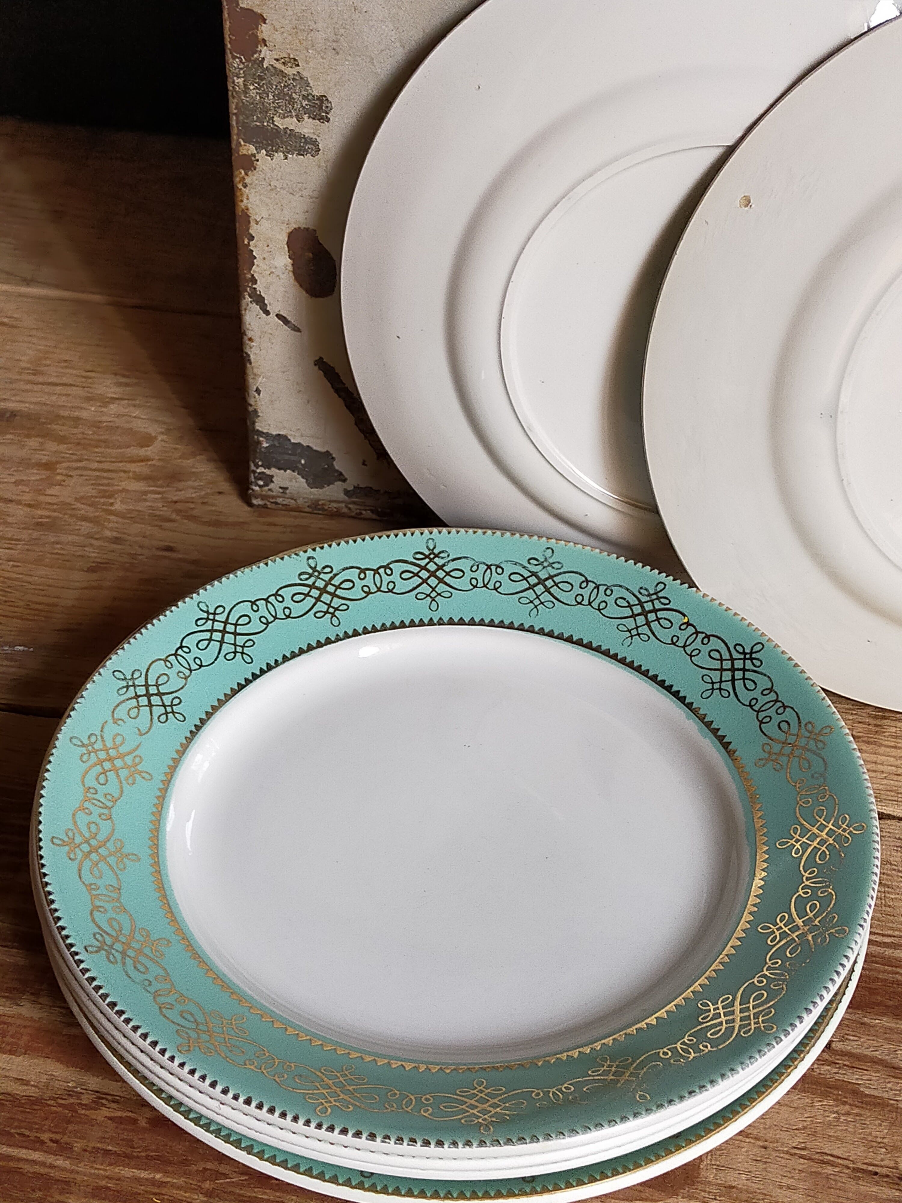 Six plates of vintage Badonviller earthenware with gold frieze