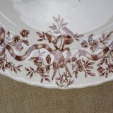 Long-field standing plate with floral ribbon decor