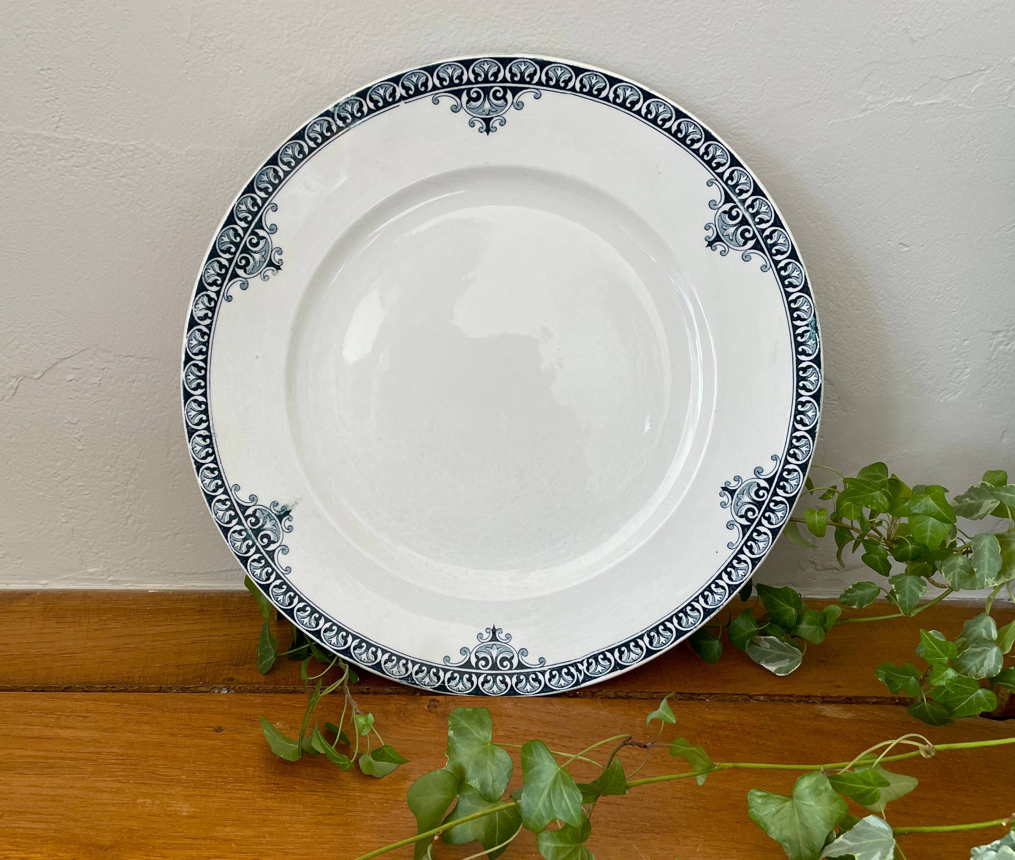 Large antique serving dish in Saint-Amand earthenware (Nord)