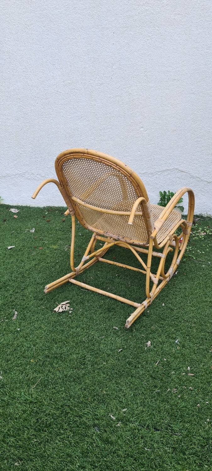 Rocking chair en rotin et cannage