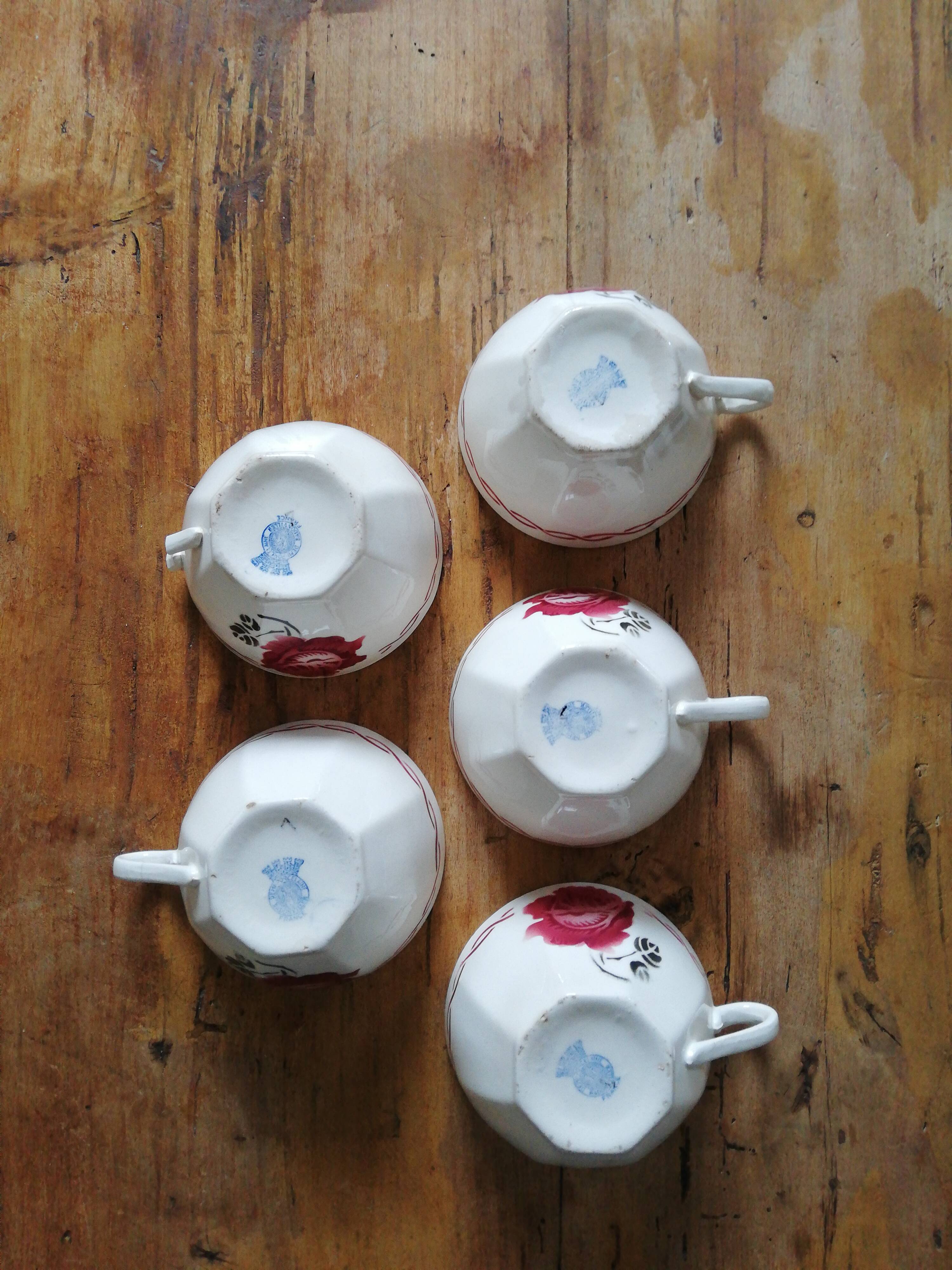 Lot of 4 vintage cups