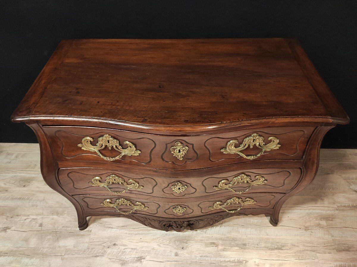 Bordelaise Tomb Commode 18th Century In Walnut