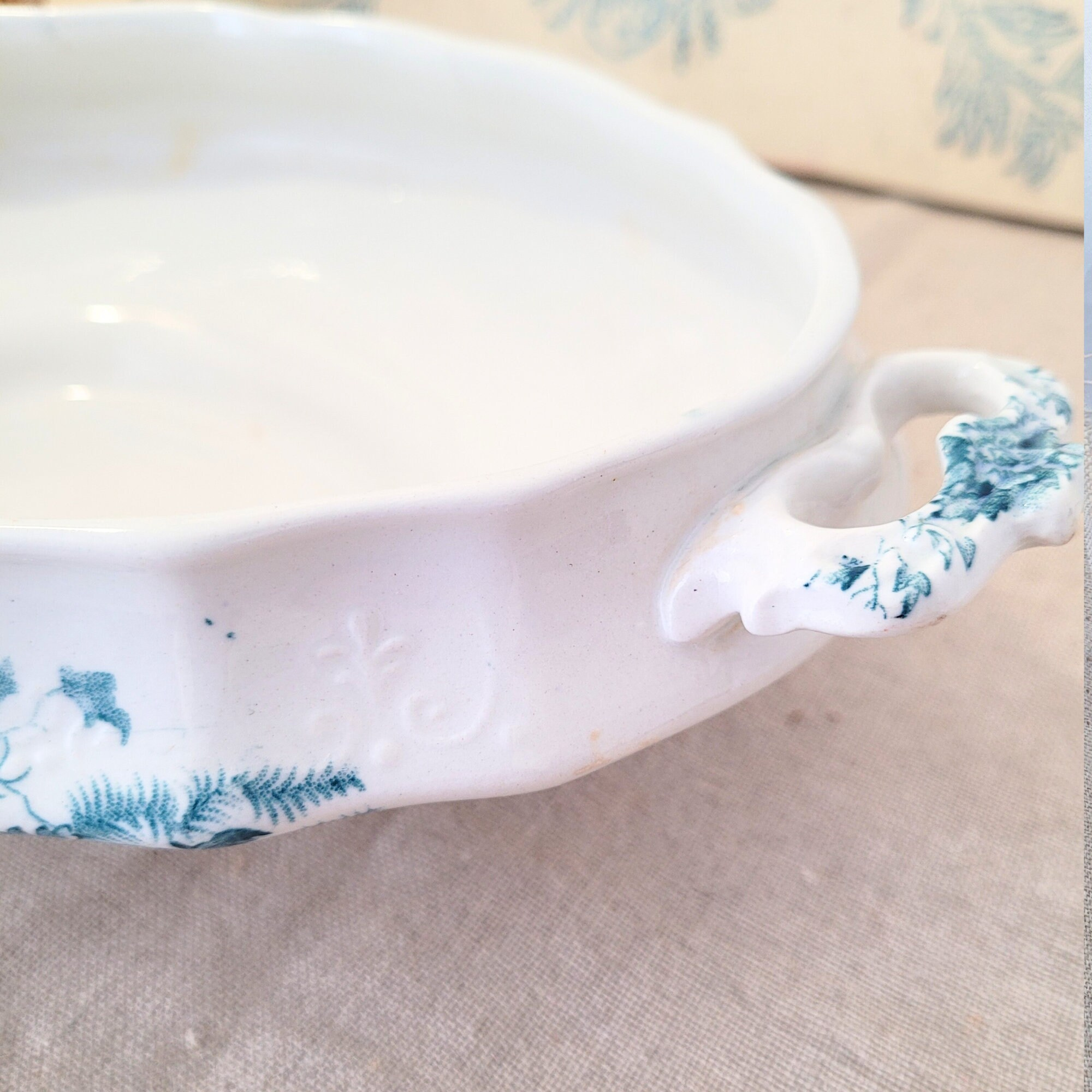 Small English semi-China green porcelain dish, SW Dean Avon pattern