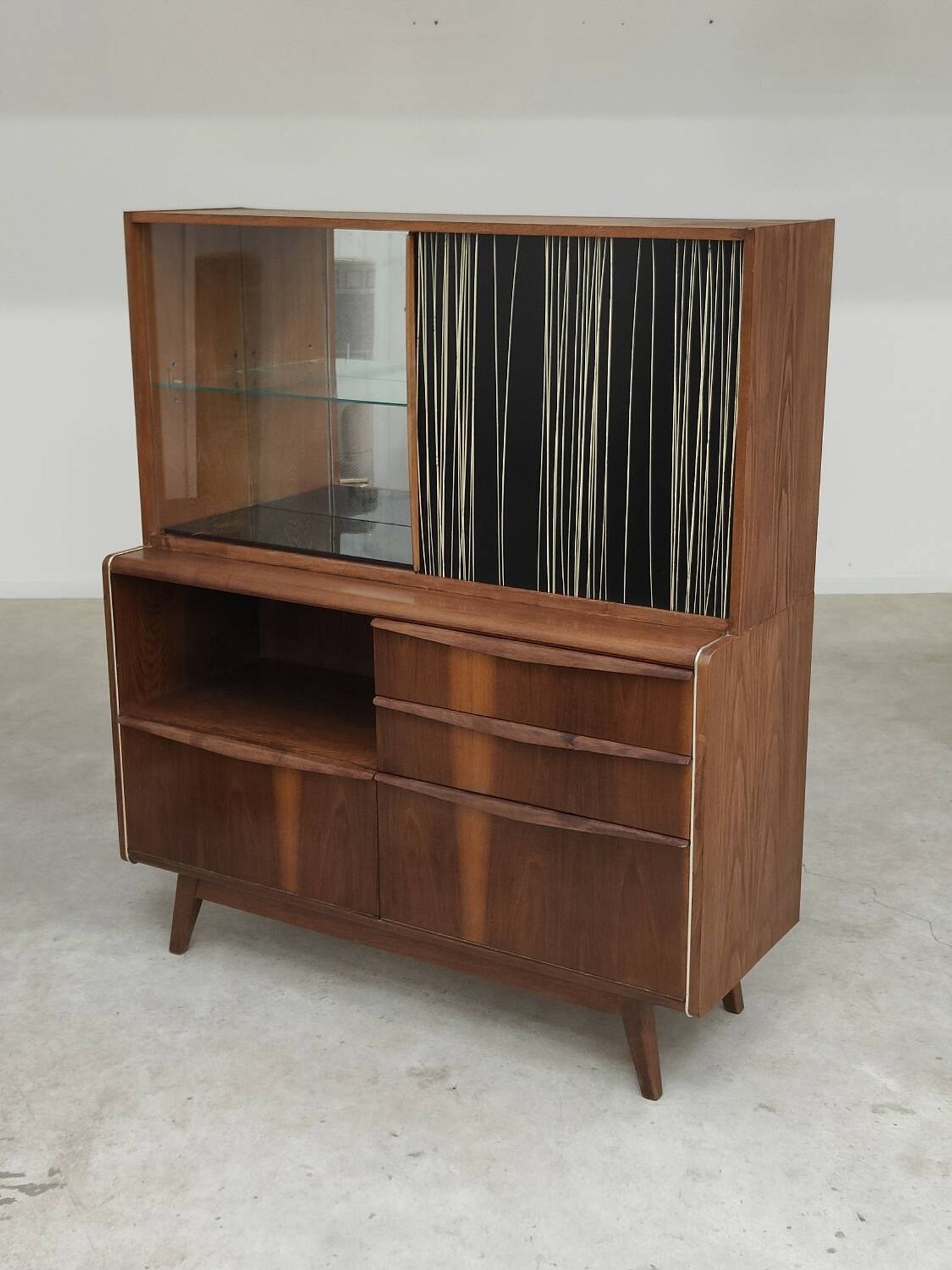 Buffet vaisselier U372/386 B.Landsman et H.Nepozitek pour Jitona 1960