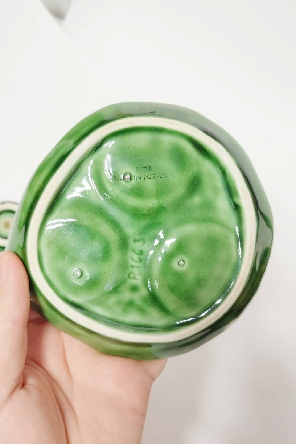 Salt and pepper shaker set with cabbages in slip