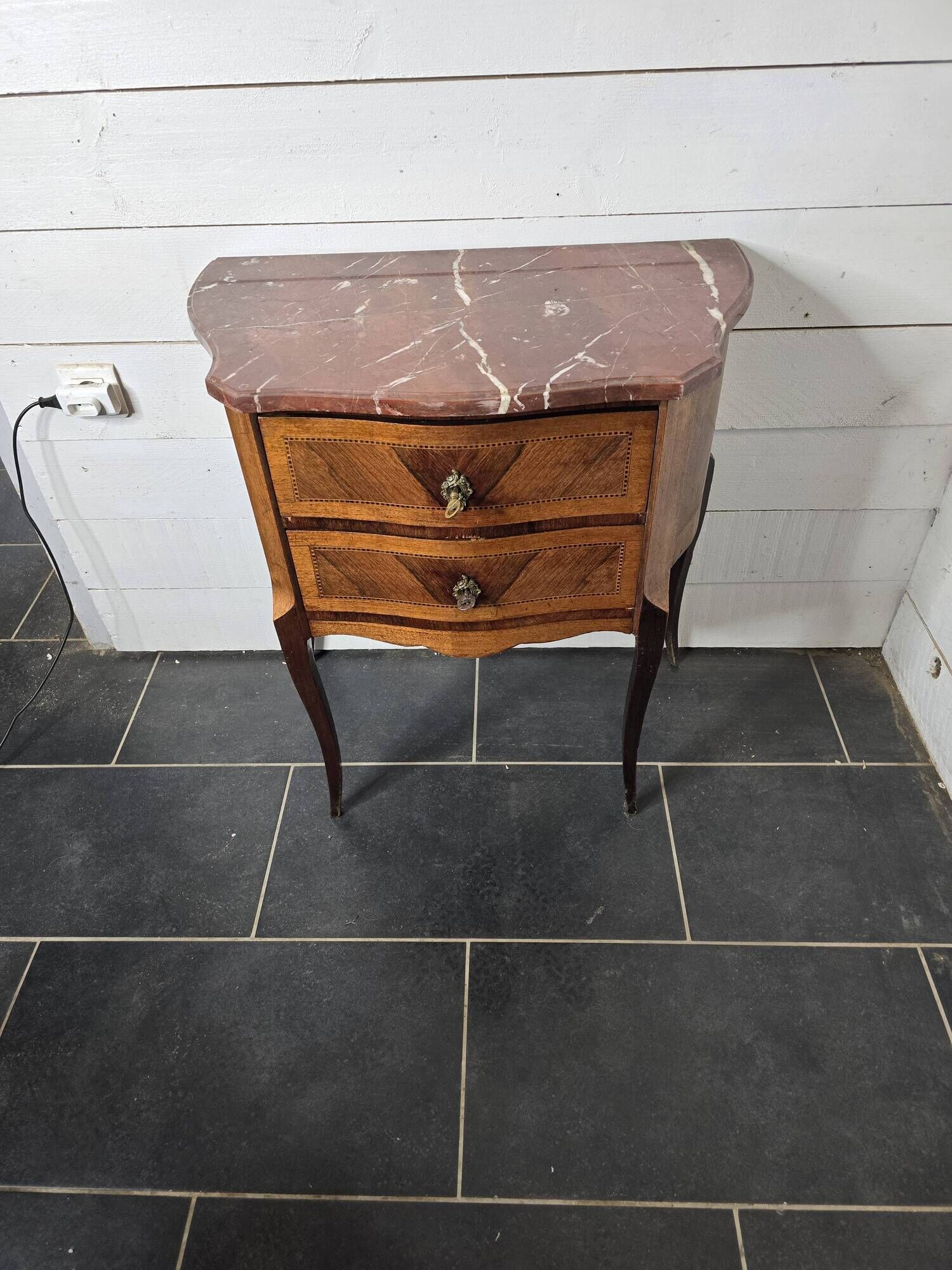 Curved chest of drawers in Louis XV style marquetry