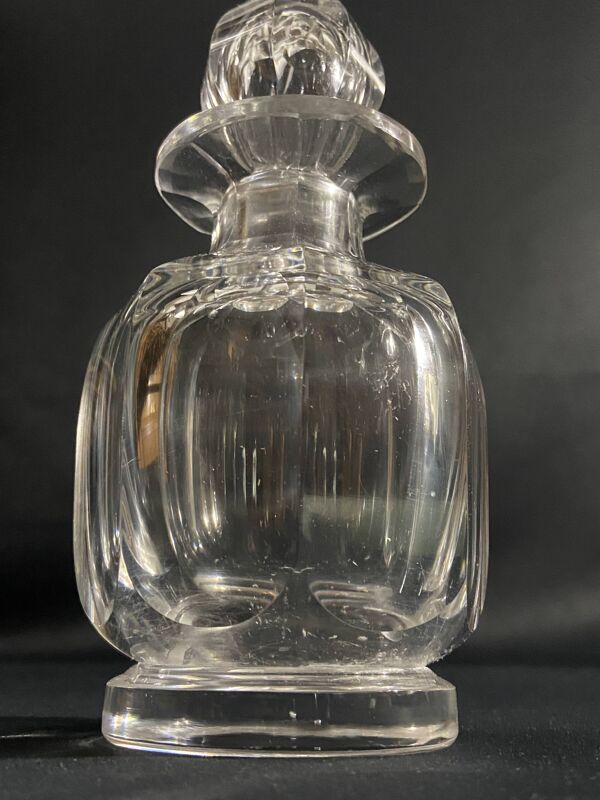 Grand flacon à parfum en cristal signé Baccarat, modèle Malmaison