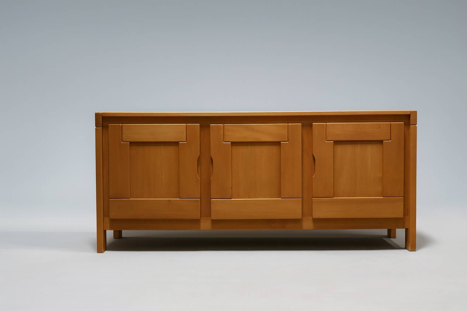 Vintage enfilade in elm by Maison Regain editions.