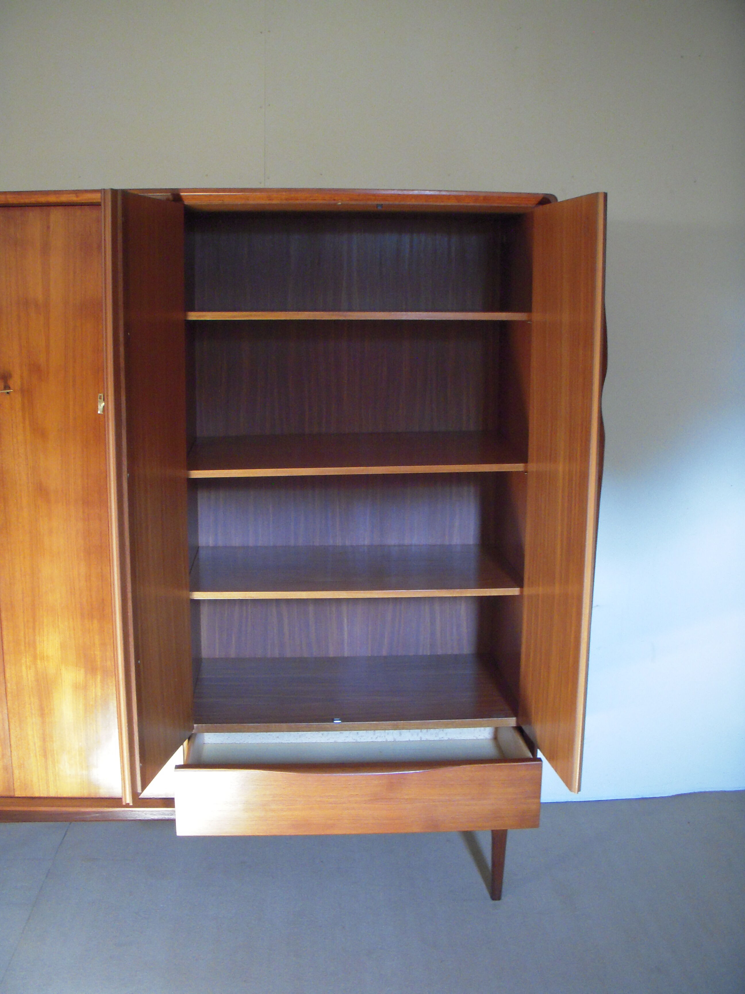 Wardrobe in teak