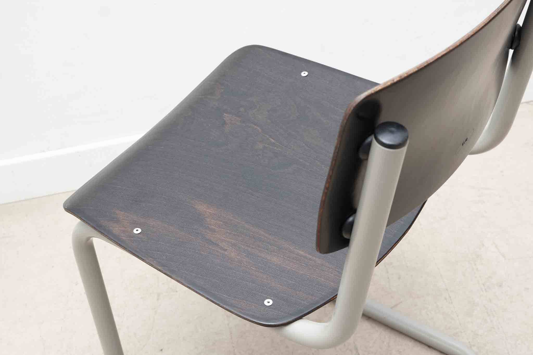 Pagholz chair in ebony and white