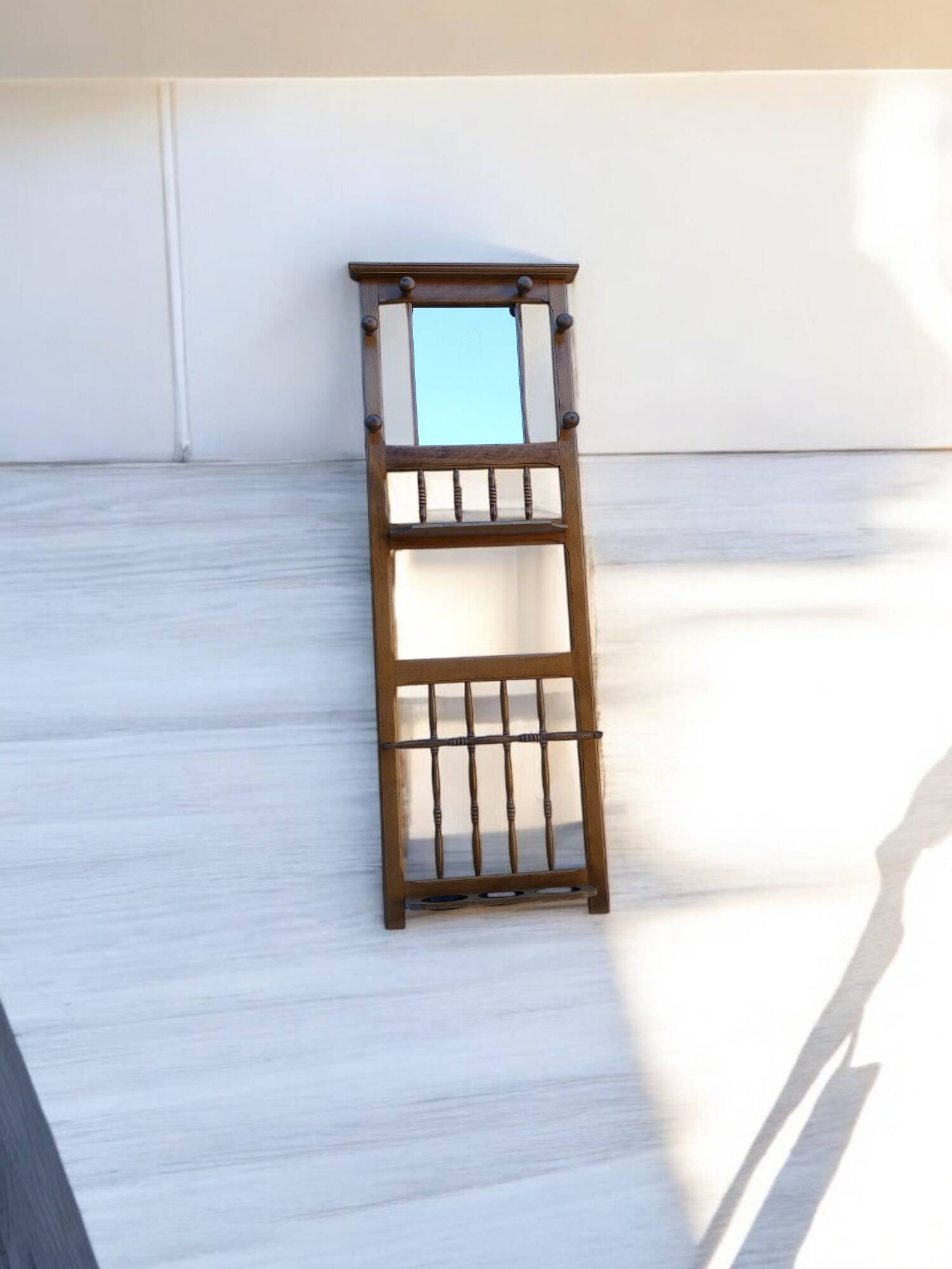 Vestiaire mural en bois