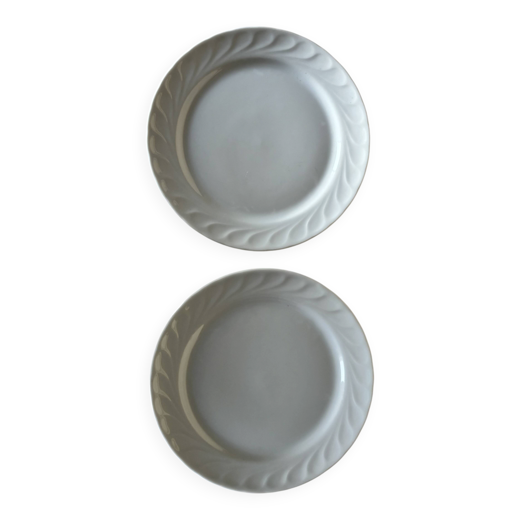 Set of 2 white plates