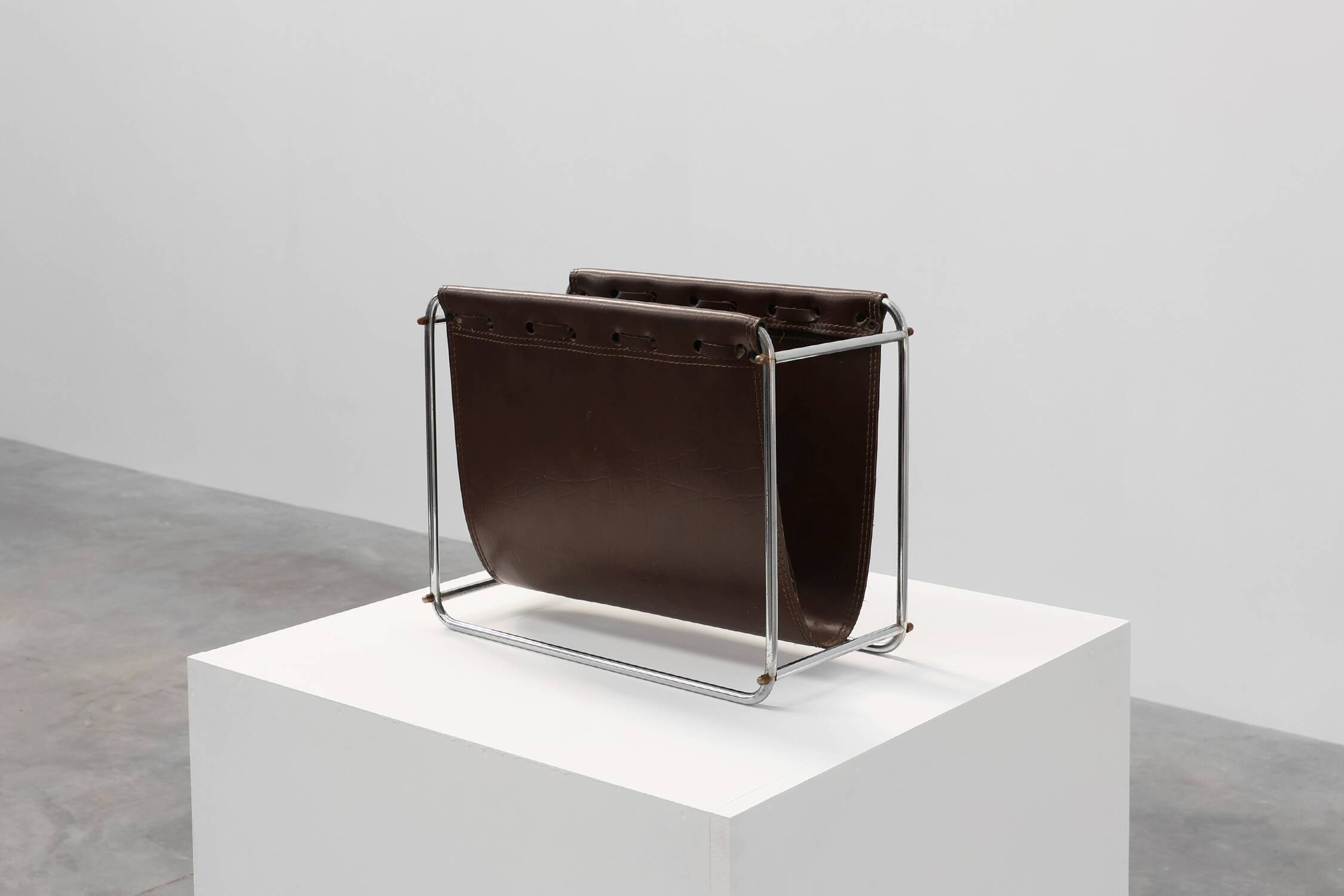 Vintage Magazine rack in chrome and faux leather, France 1960s