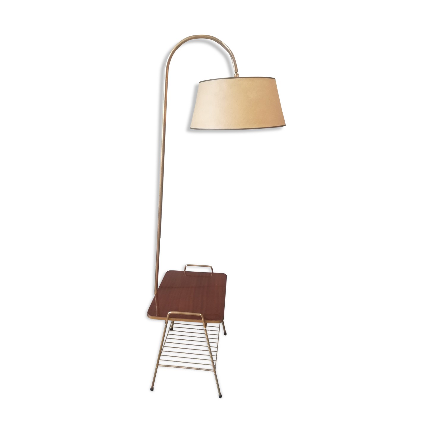 Reader lamppost with tablet