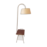 Reader lamppost with tablet